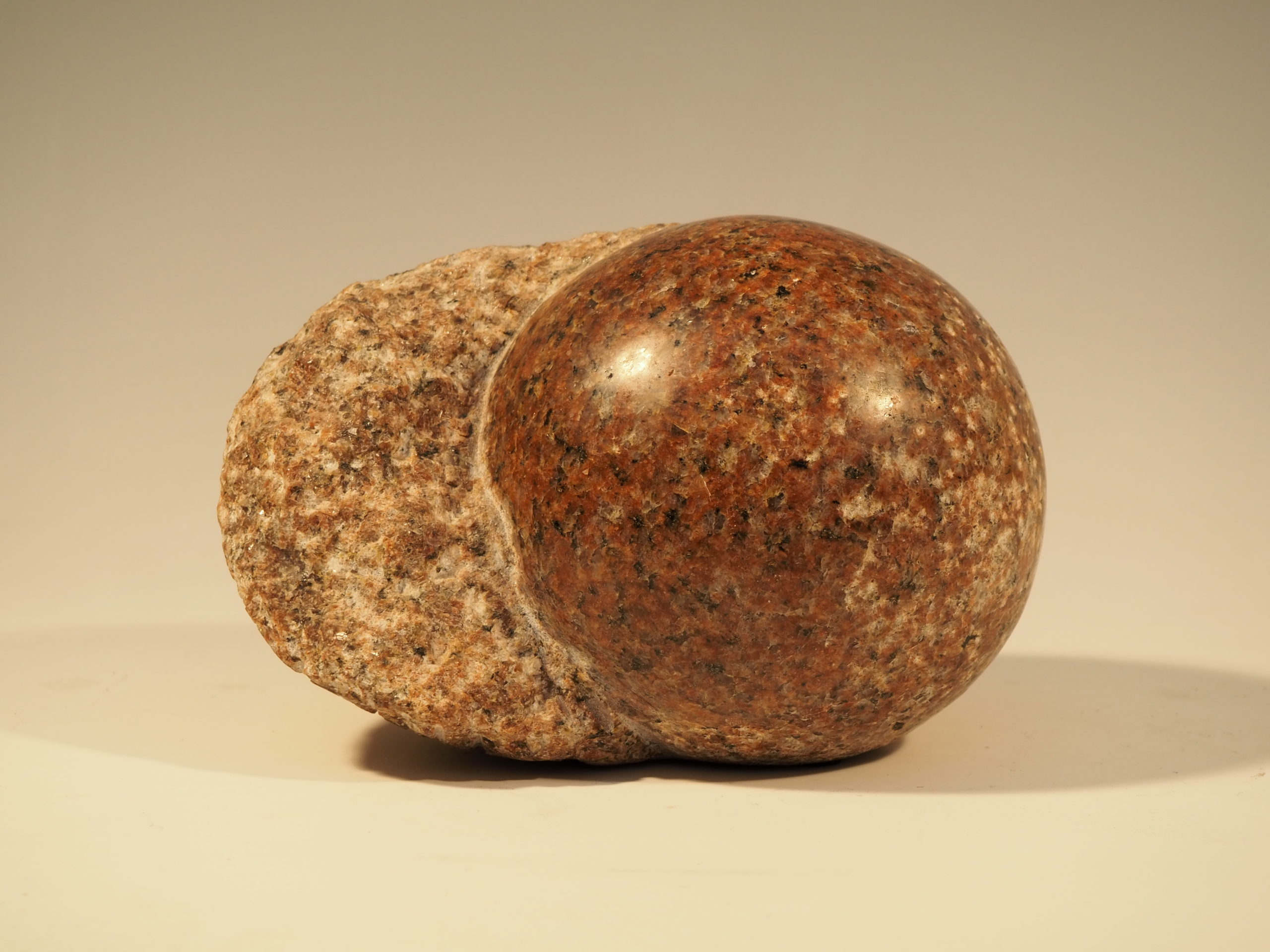Skabelse, Granit, 13.5x19.5x13.5 cm, Pris 8.000 kr.
