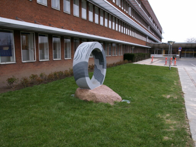 Skulptur ved Middelfart Sygehus. 2006